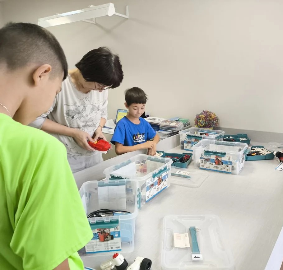 Конструирование моделей с использованием конструктора КЛИК Конструирование простейших робототехнических систем 2