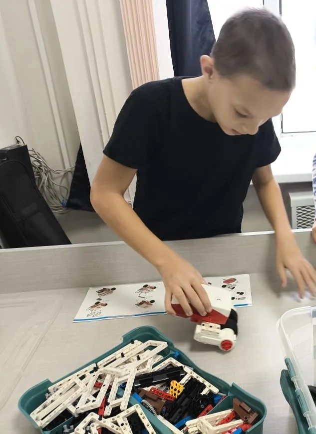 Конструирование моделей с использованием конструктора КЛИК Конструирование простейших робототехнических систем 3