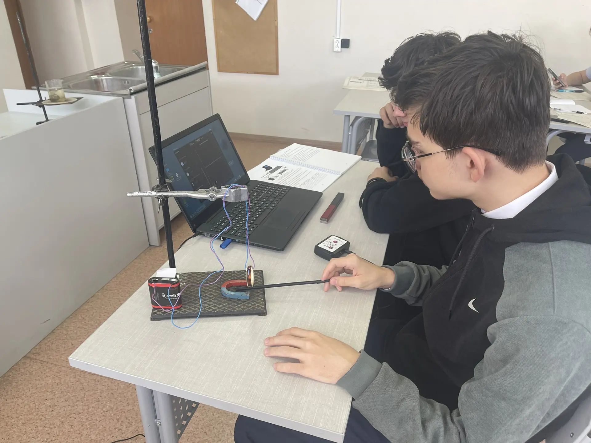 Проф смена «Цифровая лаборатория физического эксперимента» проф смена Цифровая лаборатория физического эксперимента 4